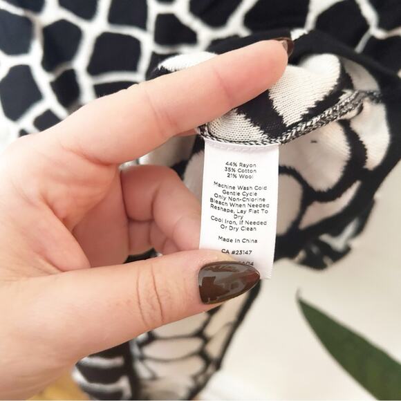 Talbots Giraffe Print Sweater Dress Short Sleeve Knit Scoop Neck Size Petite S - Picture 5 of 5